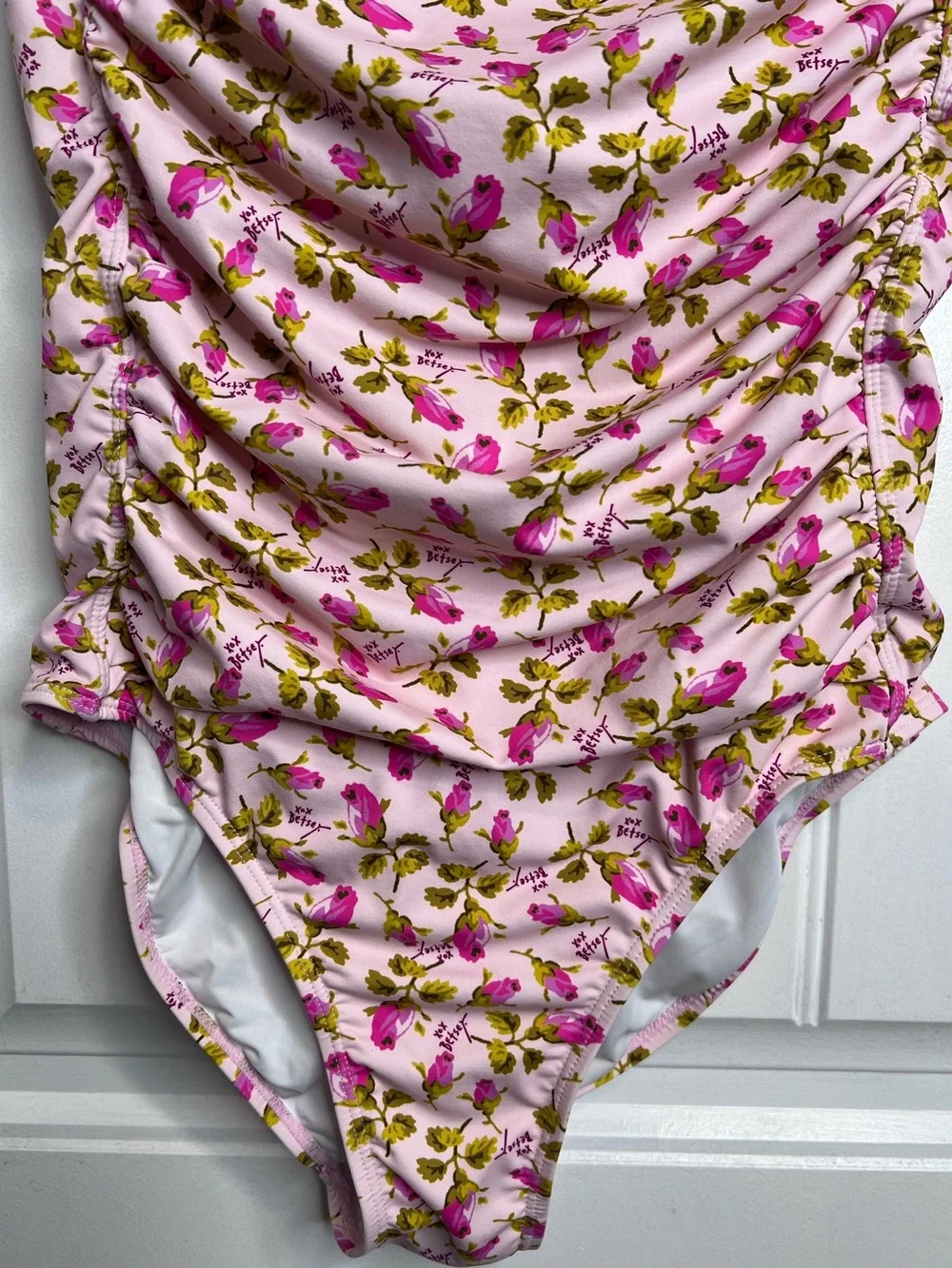 Betsey Johnson Pink Rose Buds‎ Floral Shirred One-Piece Swimsuit. Size Large.